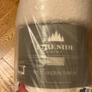 NWT Sherpa Throw Blanket